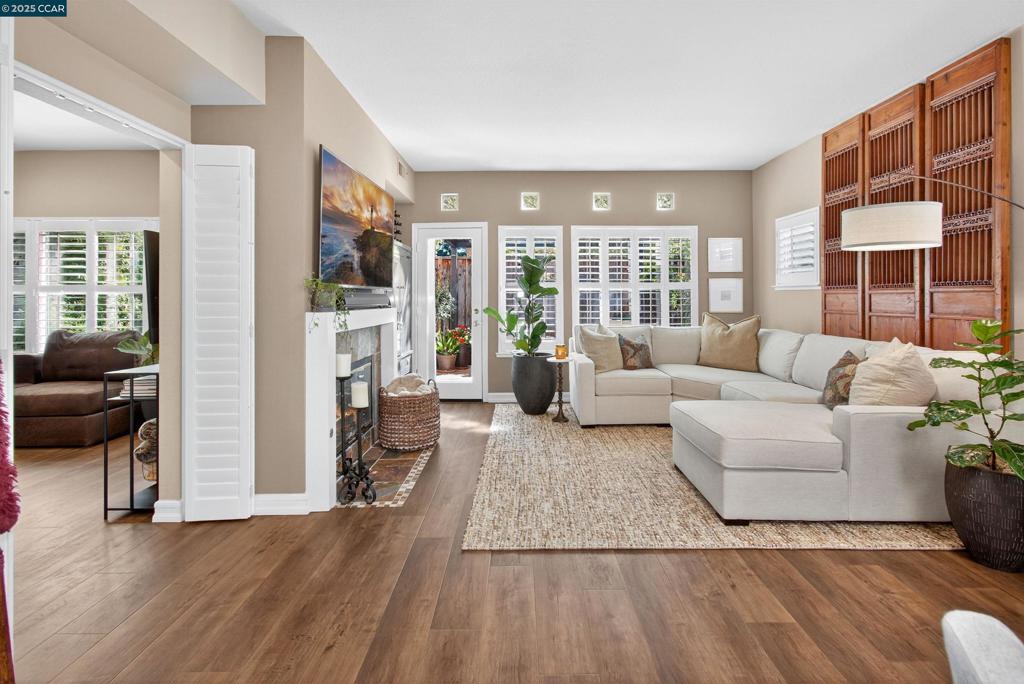 CANYON LAKES - Residential