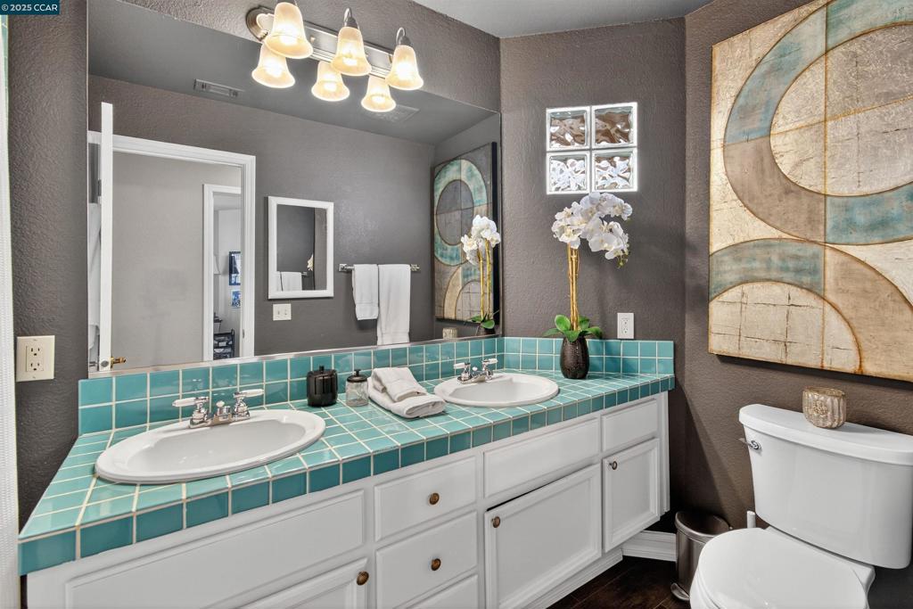 CANYON LAKES - Residential