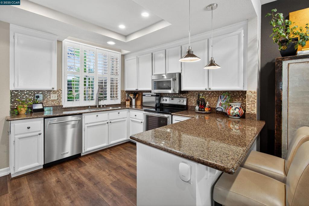 CANYON LAKES - Residential