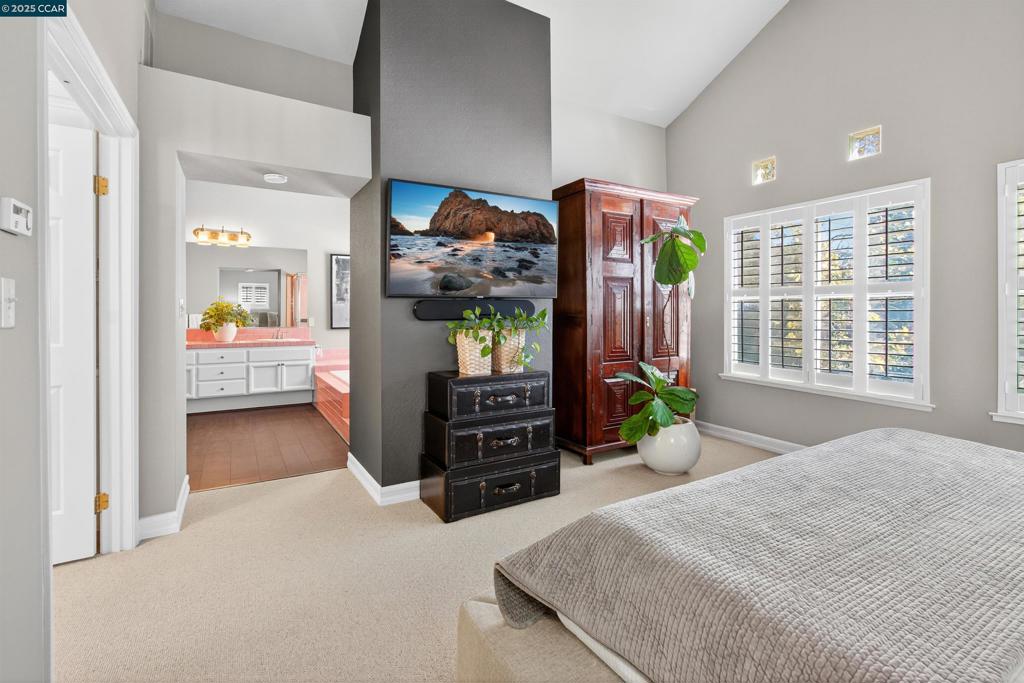 CANYON LAKES - Residential
