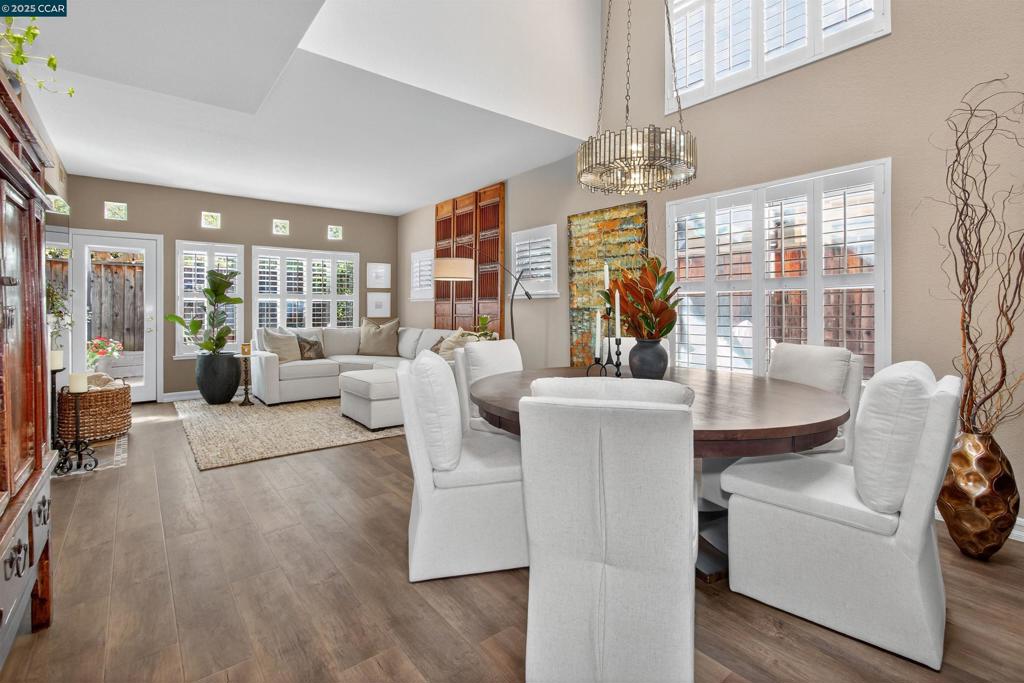 CANYON LAKES - Residential