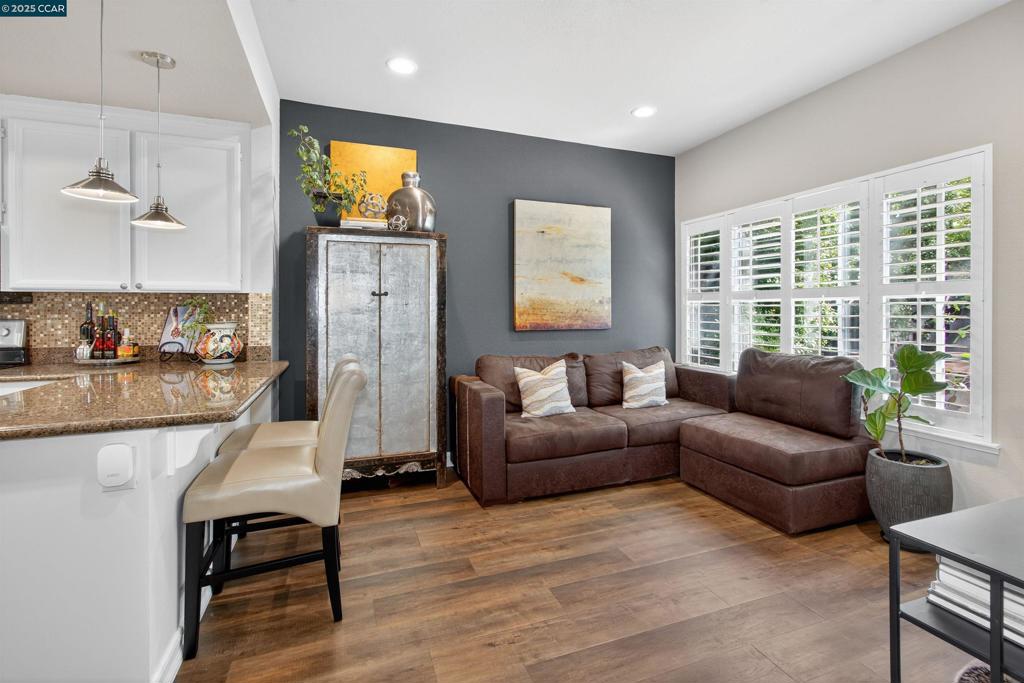 CANYON LAKES - Residential