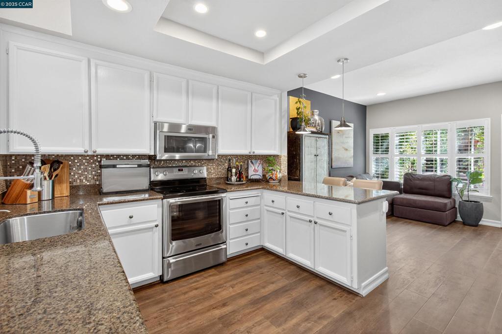 CANYON LAKES - Residential