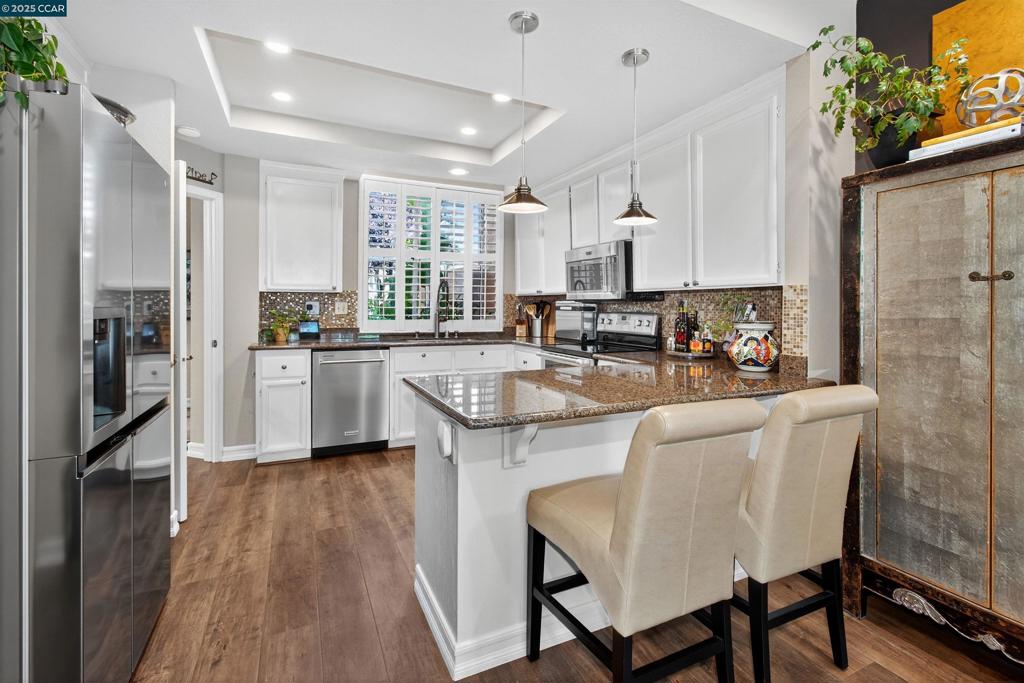 CANYON LAKES - Residential
