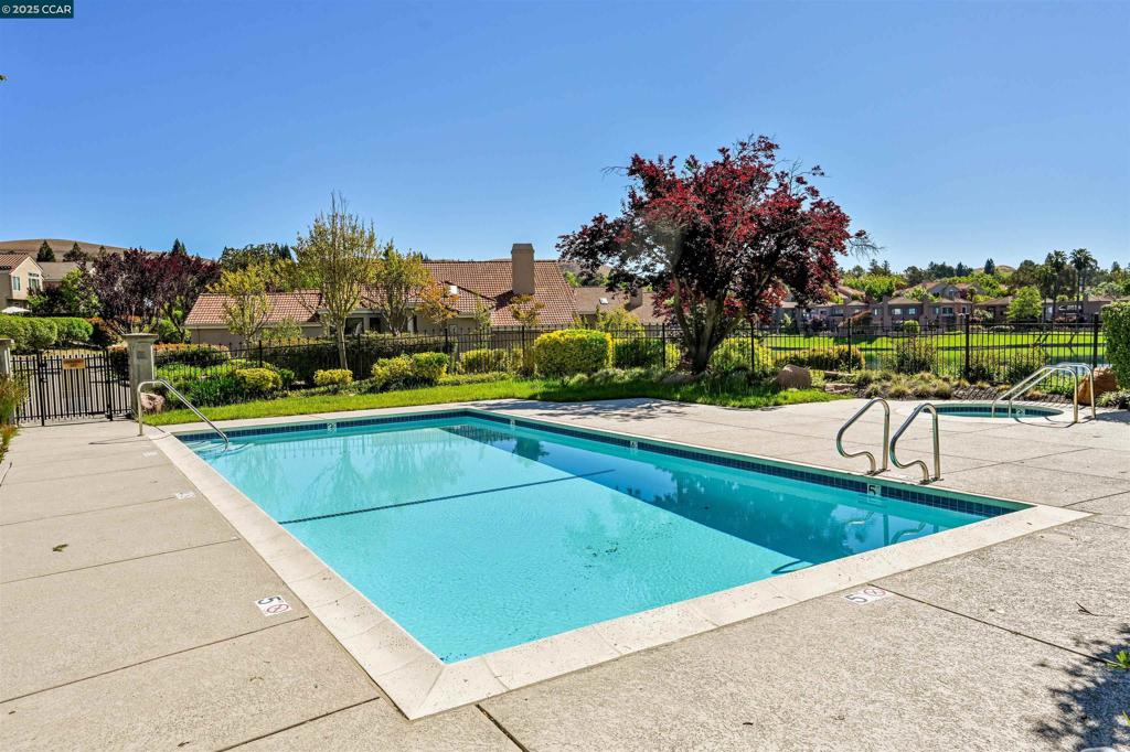 CANYON LAKES - Residential