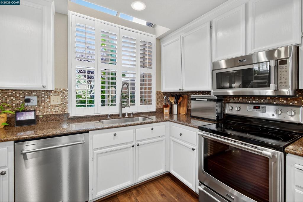CANYON LAKES - Residential