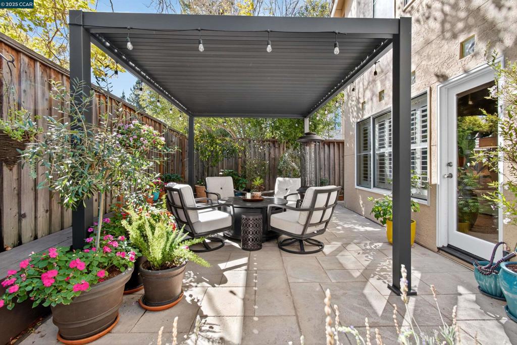 CANYON LAKES - Residential