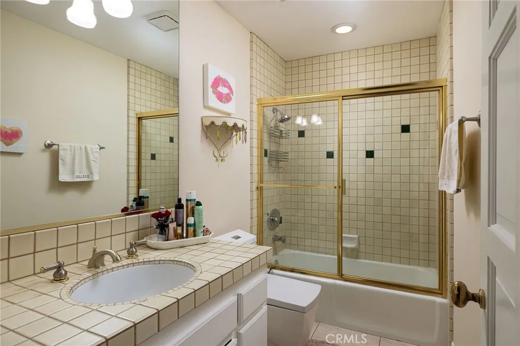 Laguna Hills, California 92653, United States, 5 Bedrooms Bedrooms, ,6 BathroomsBathrooms,Residential,Active,243018