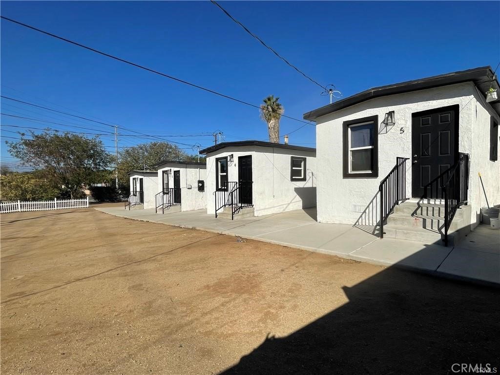 Great opportunity to rent a Remodeled 1 bedroom, 1 bath unit in Riverside! Part of a 4-plex but each unit stands separately with No shared walls. Located on a large corner lot and plenty of parking! This property is in a great location on the corner of Crest and Campbell and boasts lots of off-street parking. Water and gas is including in rent! Close to shopping, schools, and parks.