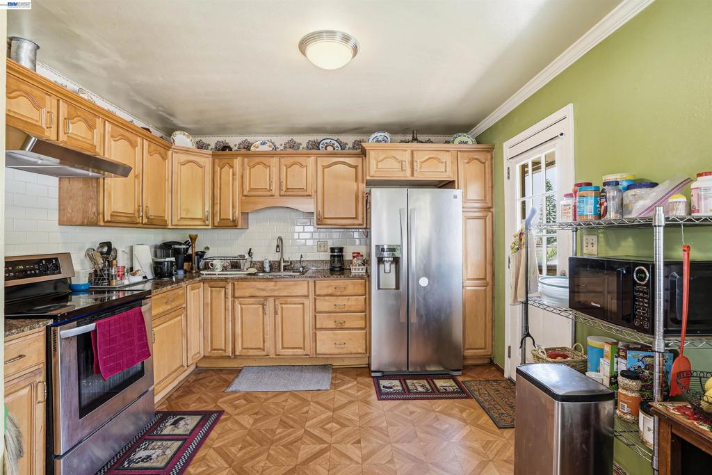 3279 Ruskin Dr