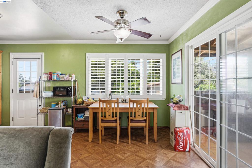 3279 Ruskin Dr