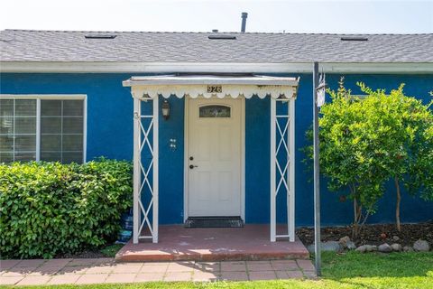 Photo of 926 W Palm Ave, Burbank, CA 91506 (MLS # BB26093844)