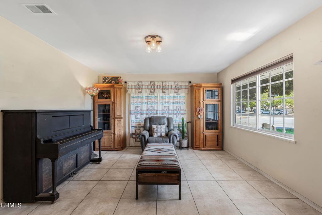 405 W Beverly Drive