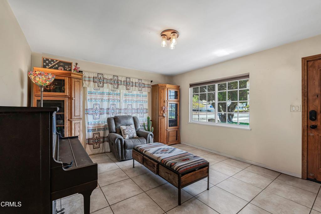 405 W Beverly Drive