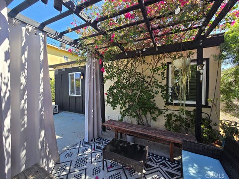 Photo of 5710 Vineland Avenue, North Hollywood, CA 91601 (MLS # SR26229338)