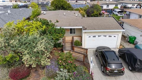 Photo of 357 Perkins Dr Dr, San Lorenzo, CA 94541 (MLS # 41129578)