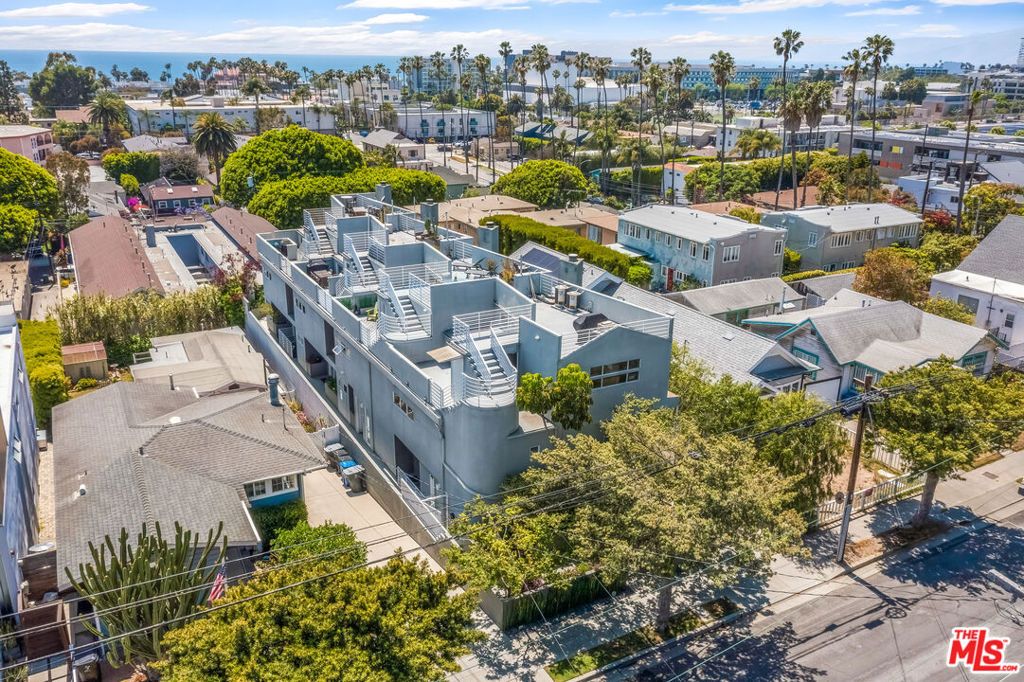 Photo of 2020 6th Street #2, Santa Monica, CA 90405 (MLS # 25546609)
