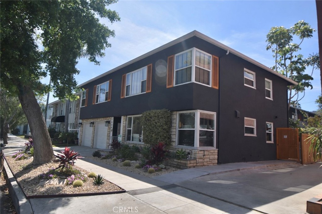 1334 E 1st Street 12