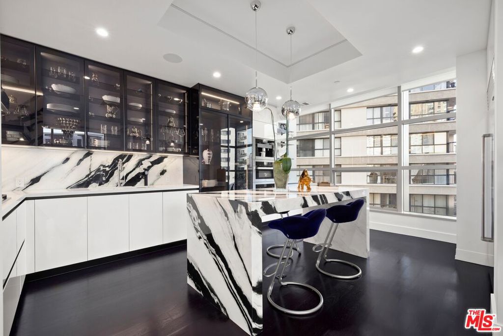 10776 Wilshire Boulevard 403