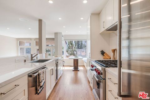 Photo of 17083 Palisades Circle, Pacific Palisades, CA 90272 (MLS # 26673319)