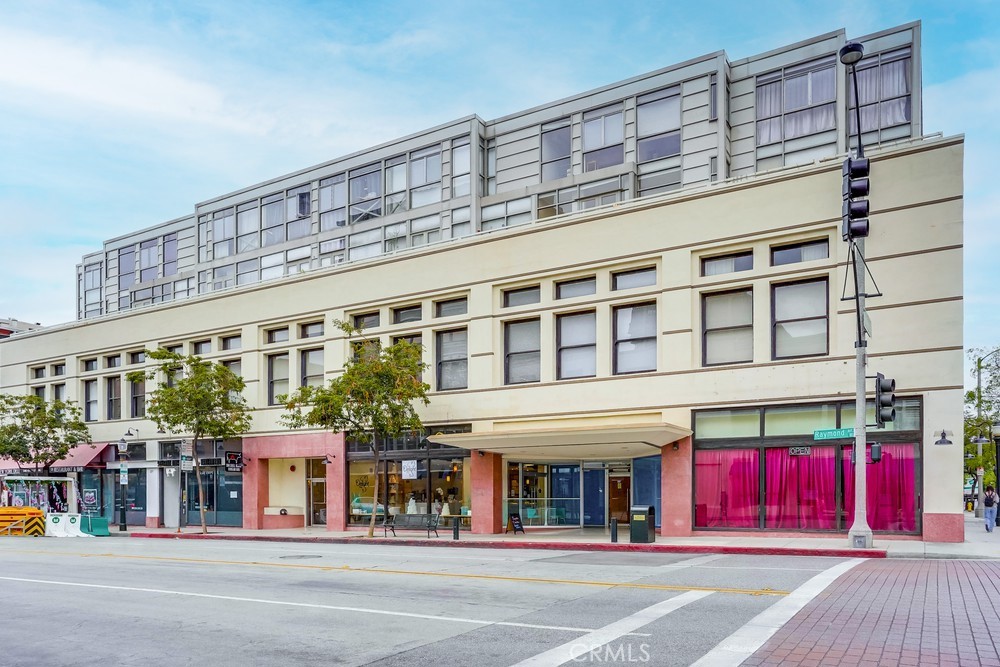 Stunning CITY LIVING! New York City feels, recently completed 6-figure luxury renovations from top to bottom. Come live lavishly in the heart of Old Pasadena! See the Rose Parade go by on New Year's day from your own balcony! Endless walking options to shopping, restaurants, parks and nightlife.
This top floor corner unit has been beautifully updated in every facet. Brightly appointed luxury kitchen, with oversized island and SubZero & Viking appliances. Large pantry and plenty of drawers and cabinetry in the kitchen. Open floor plan with kitchen, dining and living in one large space - allowing for endless entertaining options. Largest balcony in the building in a corner location allows for outdoor entertaining. Plenty of room for outdoor seating and a BBQ.
Powder room downstairs with oversized windows overlooking the city, as well as 2 full bathrooms ensuite for each room upstairs. Laundry room with washer & dryer in unit.
Oversized Master suite allows for a corner office or seating nook. Spacious 2 person shower with bench and two shower heads. Double vanity. Guest suite also has ensuite bathroom, city views and private access to 4th floor patio area which has exclusive use for only top floor residents.
New hardwood flooring throughout the unit. Floor to ceiling windows in every room overlooking spectacular city views.
Come live in the heart of the city in this one-of-a-kind premium unit. This is the only private condo building located in the heart of Old Pasadena.
Owner pays for water & trash. Tenant responsible for all other utilities. 2 tandem parking spots included in private underground garage. No smoking, no pets.
6 month min. lease