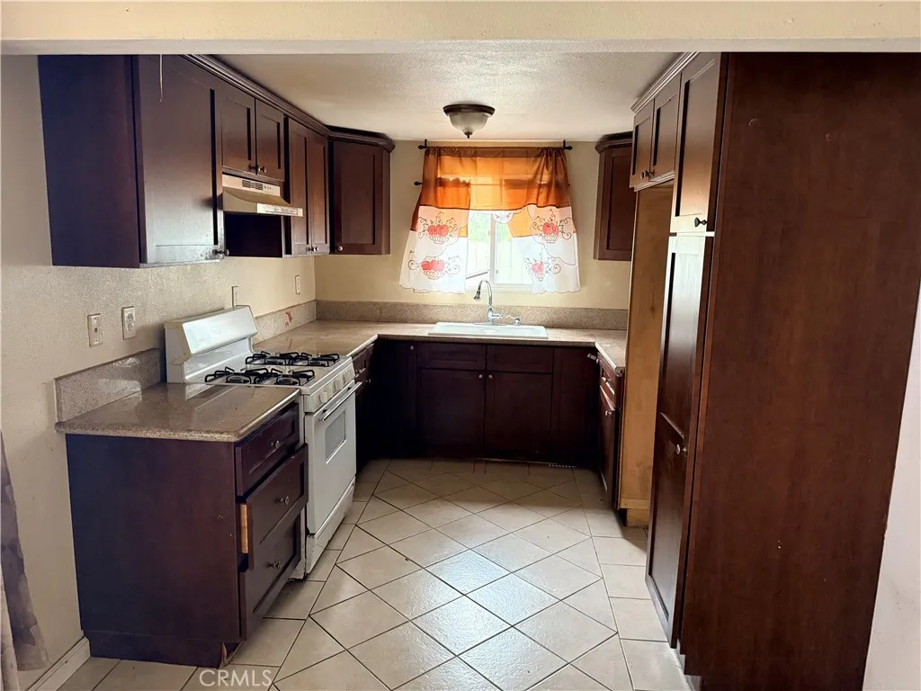 Los Angeles, California 90003, United States, ,Residential,Active,210803