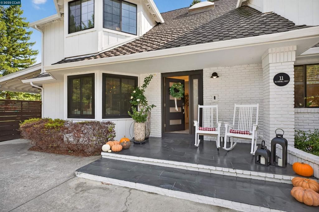 Photo of 11 Silverhill Way Way, Lafayette, CA 94549 (MLS # 41115833)
