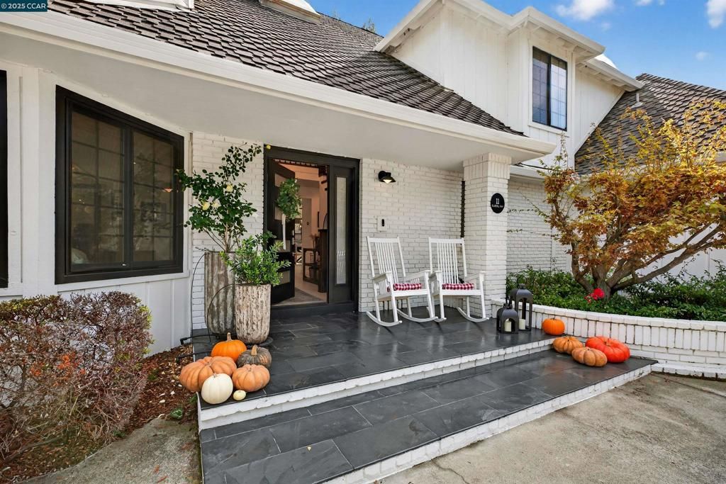 Photo of 11 Silverhill Way Way, Lafayette, CA 94549 (MLS # 41115833)