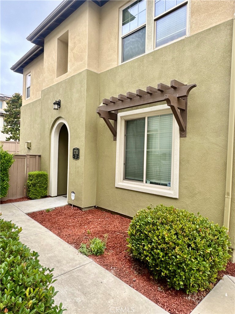 "Outstanding Value for the Dollar" - Beautiful 3 Bedroom - 3 Full Bath Townhouse located in the heart of Otay Ranch in Chula Vista - The spacious Home come with an Open Layout, 2 Car Attached Garage, showcasing a lush landscaping beyond and access to Parks, Trails and Top Rated Schools nearby - Enjoy a Low-Maintenance Lifestyle with Community Amenities like (3) Pools, (2) Spa, BBQ, (2) Clubhouses, Gym (24/7 access) etc., easy access to shopping and Dining - Open House will be on Saturday between 12:00-4:00.
VA approved!
