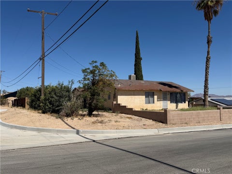 Photo of 301 Juniper ST, Barstow, CA 92311 (MLS # HD26202177)