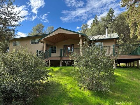 Photo of 4965 Peak View Road, Mariposa, CA 95338 (MLS # MP25256341)