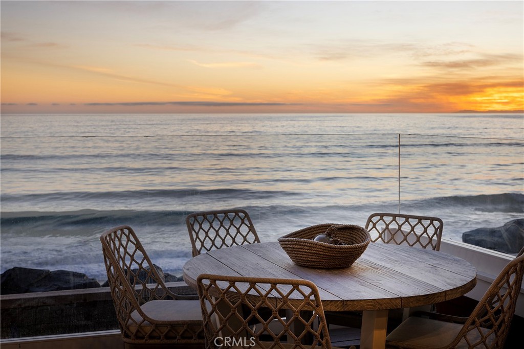 1880 N El Camino Real 23