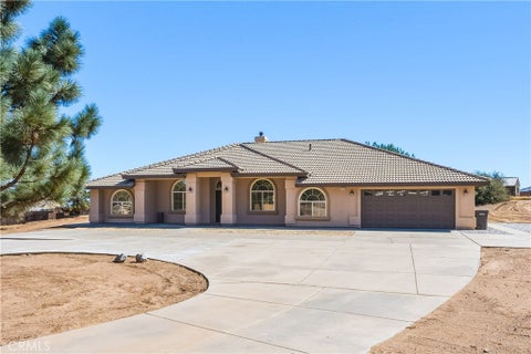 Photo of 8423 Beaver AVE, Phelan, CA 92371 (MLS # HD26202655)