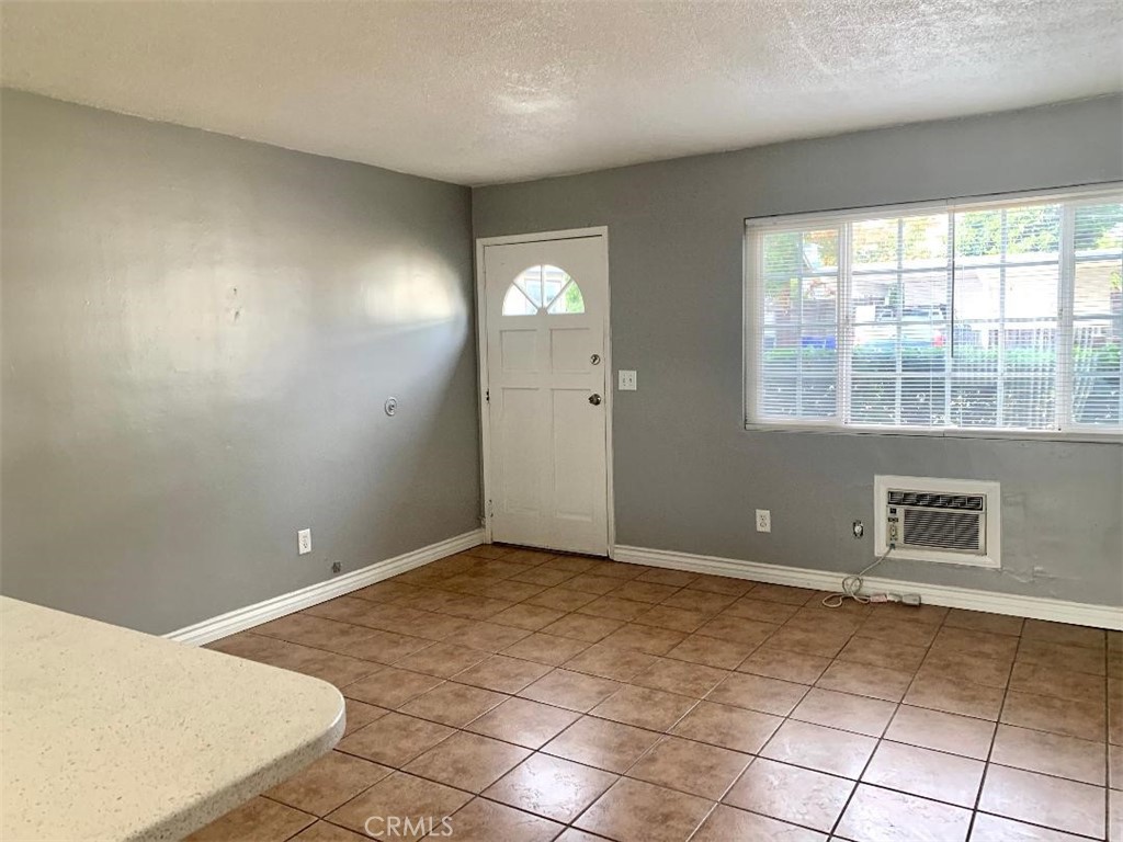 ..........Very nicely done DUPLEX in Upland