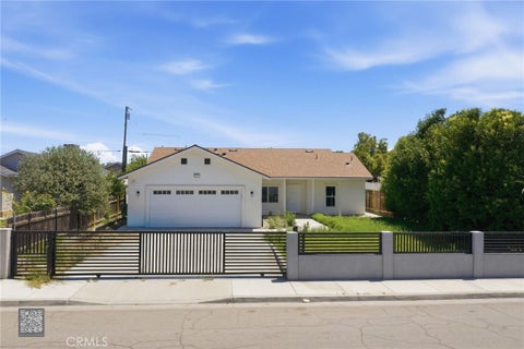 Photo of 805 Lawson RD, Bakersfield, CA 93307 (MLS # CV26137408)