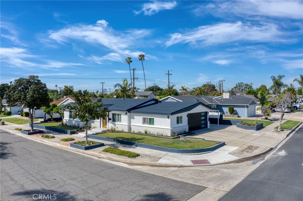 2705 E Orange Grove Avenue