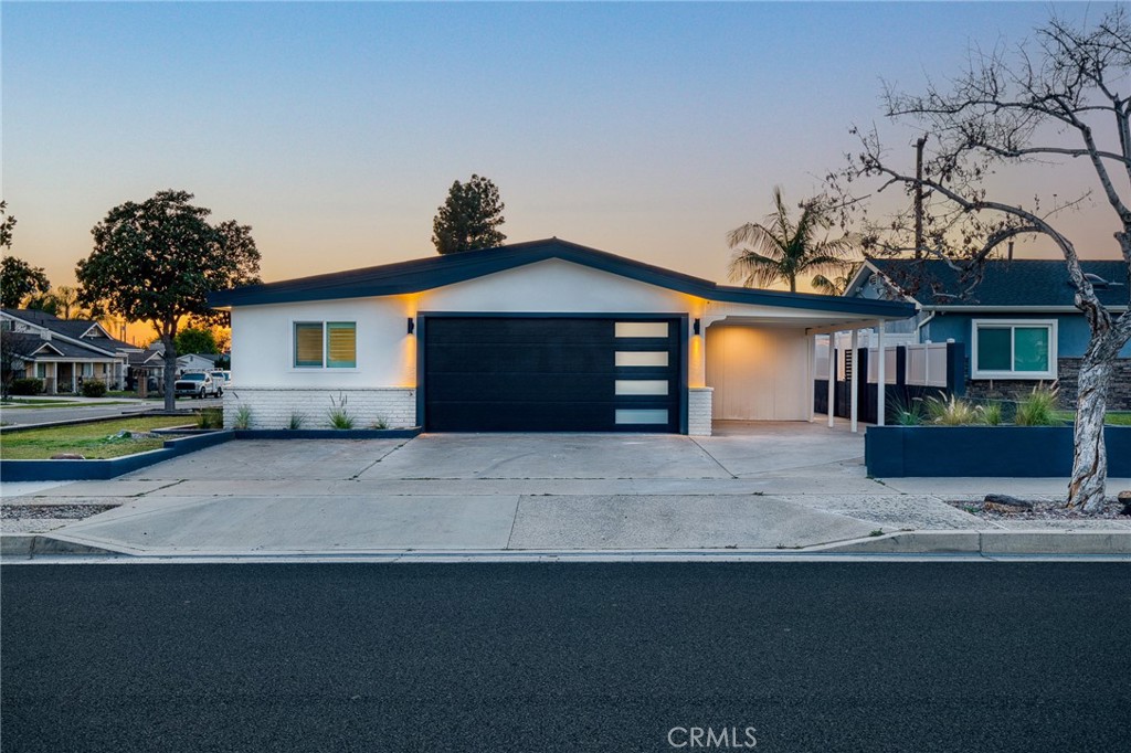 2705 E Orange Grove Avenue