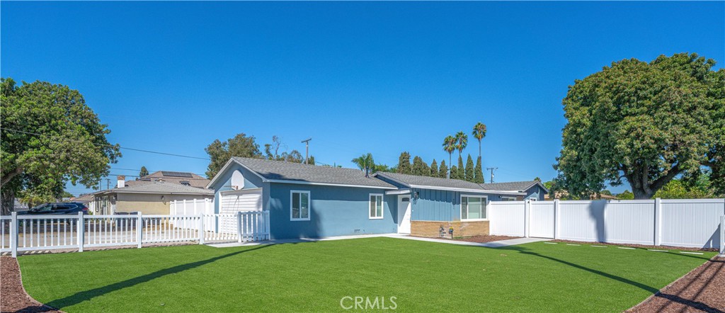 4301 W Lilac