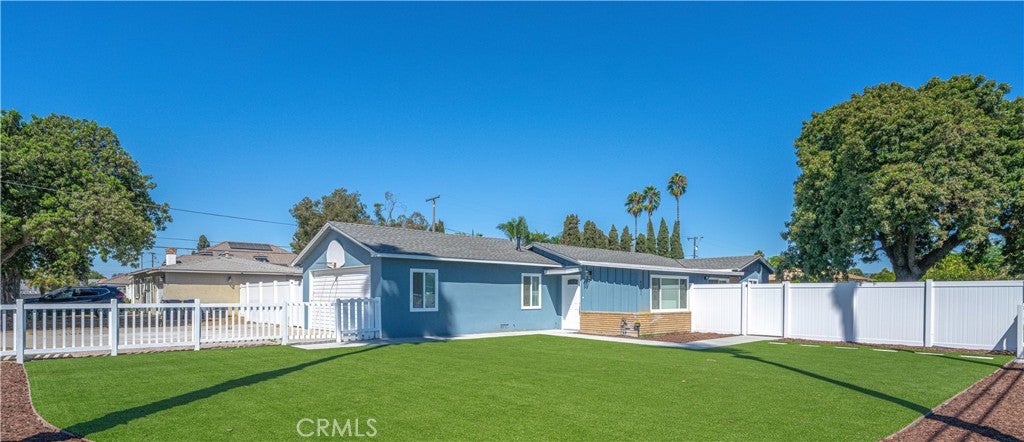 4301 W Lilac