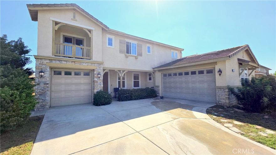 Welcome to 6536 Laurel Dr in Eastvale! This stunning 5-bedroom, 3-bathroom single-family home with an attached 2-car garage offers the perfect blend of comfort and convenience. Centrally located near shopping, dining, transportation, parks, and top-rated schools, this home features a spacious open floor plan filled with natural light. The master retreat boasts dual walk-in closets, while the separate formal and informal living and dining rooms provide ample space for entertaining and everyday living. A first-floor bedroom with a full bathroom adds flexibility, making it ideal for guests or multi-generational living. Don’t miss this incredible opportunity—schedule a showing today and make this house your home before it’s gone!