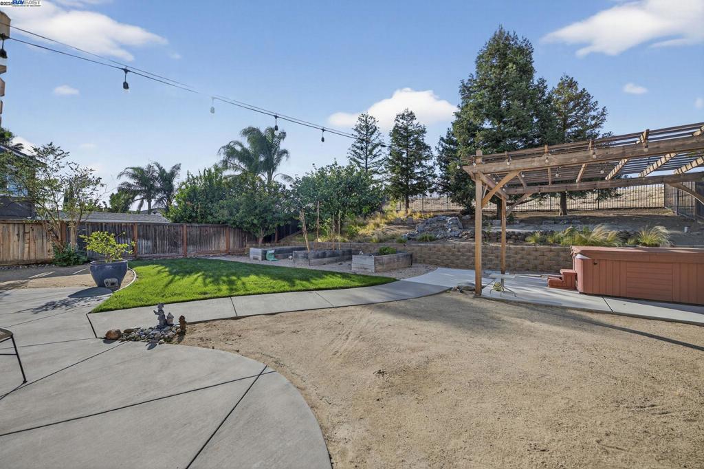 BRENTWOOD HILLS - Residential