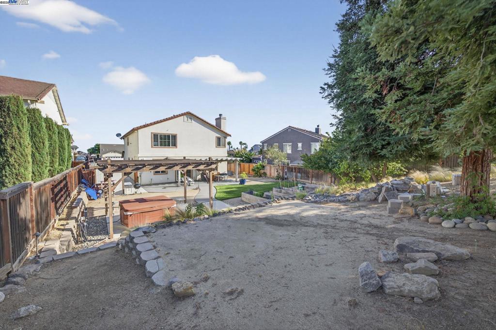 BRENTWOOD HILLS - Residential
