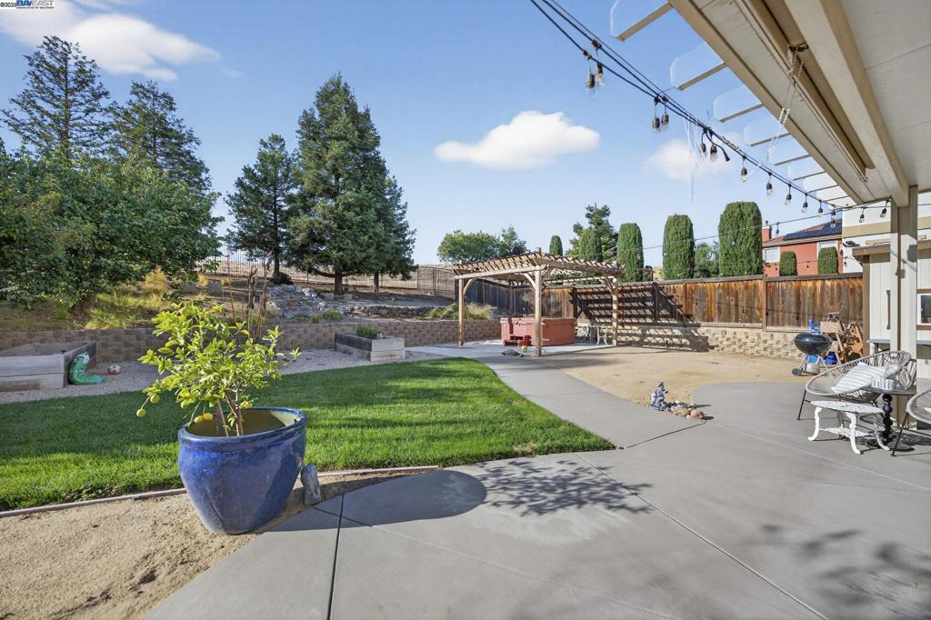 BRENTWOOD HILLS - Residential