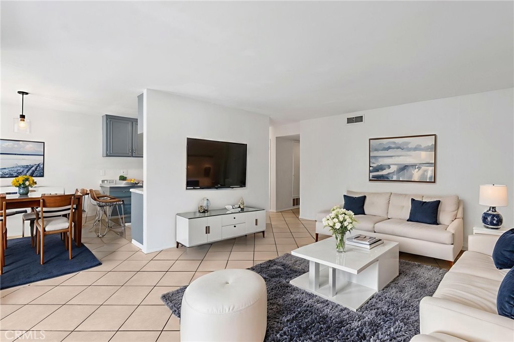 Properties 2 700 W La Veta Avenue I3