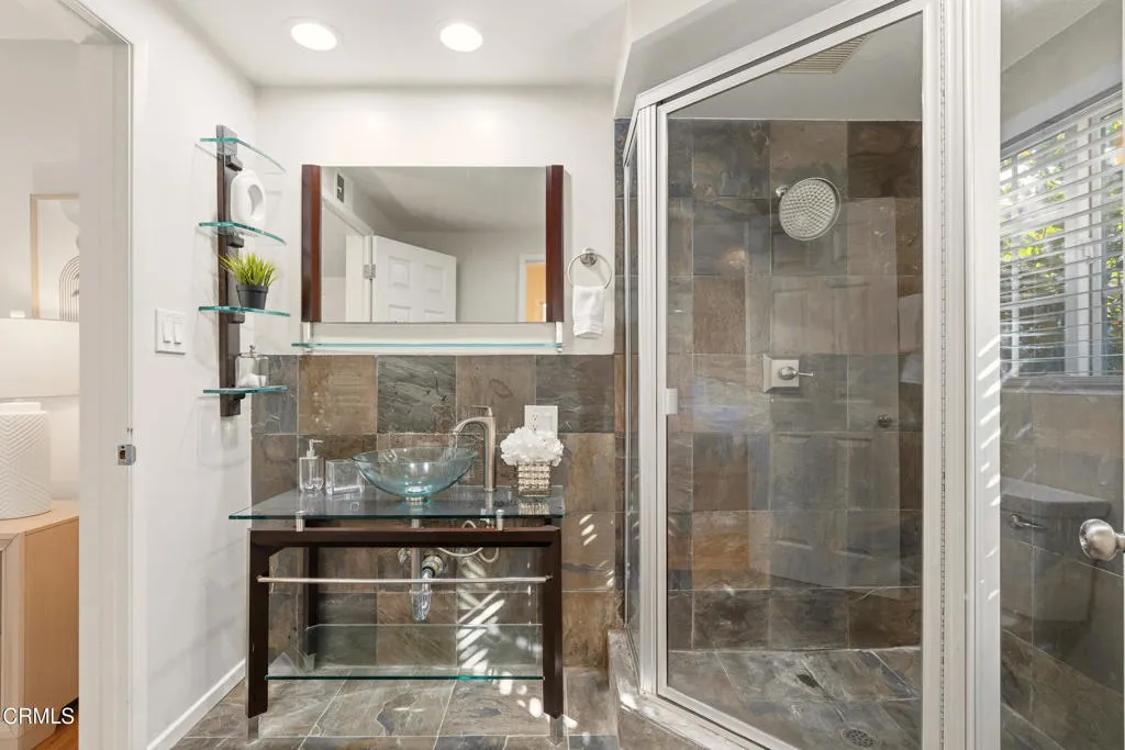 Pasadena, California 91107, United States, 3 Bedrooms Bedrooms, ,2 BathroomsBathrooms,Residential,Active,238852