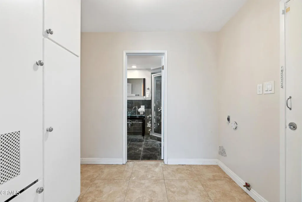 Pasadena, California 91107, United States, 3 Bedrooms Bedrooms, ,2 BathroomsBathrooms,Residential,Active,238852