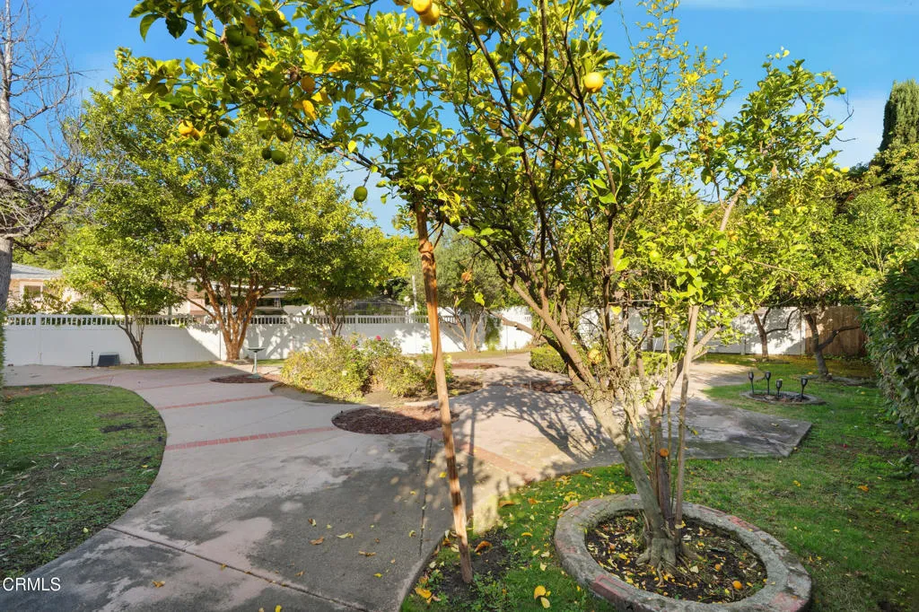 Pasadena, California 91107, United States, 3 Bedrooms Bedrooms, ,2 BathroomsBathrooms,Residential,Active,238852