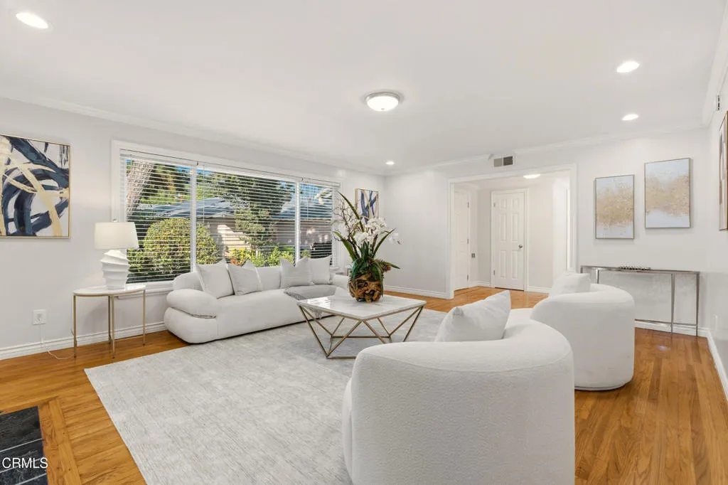 Pasadena, California 91107, United States, 3 Bedrooms Bedrooms, ,2 BathroomsBathrooms,Residential,Active,238852