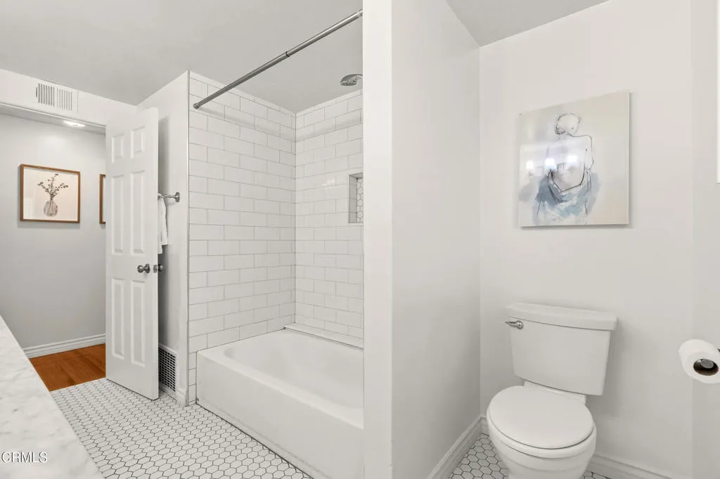 Pasadena, California 91107, United States, 3 Bedrooms Bedrooms, ,2 BathroomsBathrooms,Residential,Active,238852