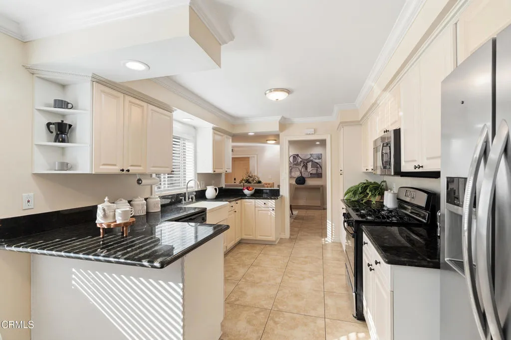 Pasadena, California 91107, United States, 3 Bedrooms Bedrooms, ,2 BathroomsBathrooms,Residential,Active,238852